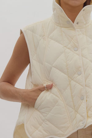 ENTRO INC Women's Top Quilted Scallop Vest || David's Clothing